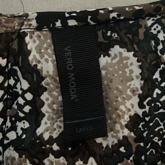 Vero Moda animal print satin top - Picture 4 of 4